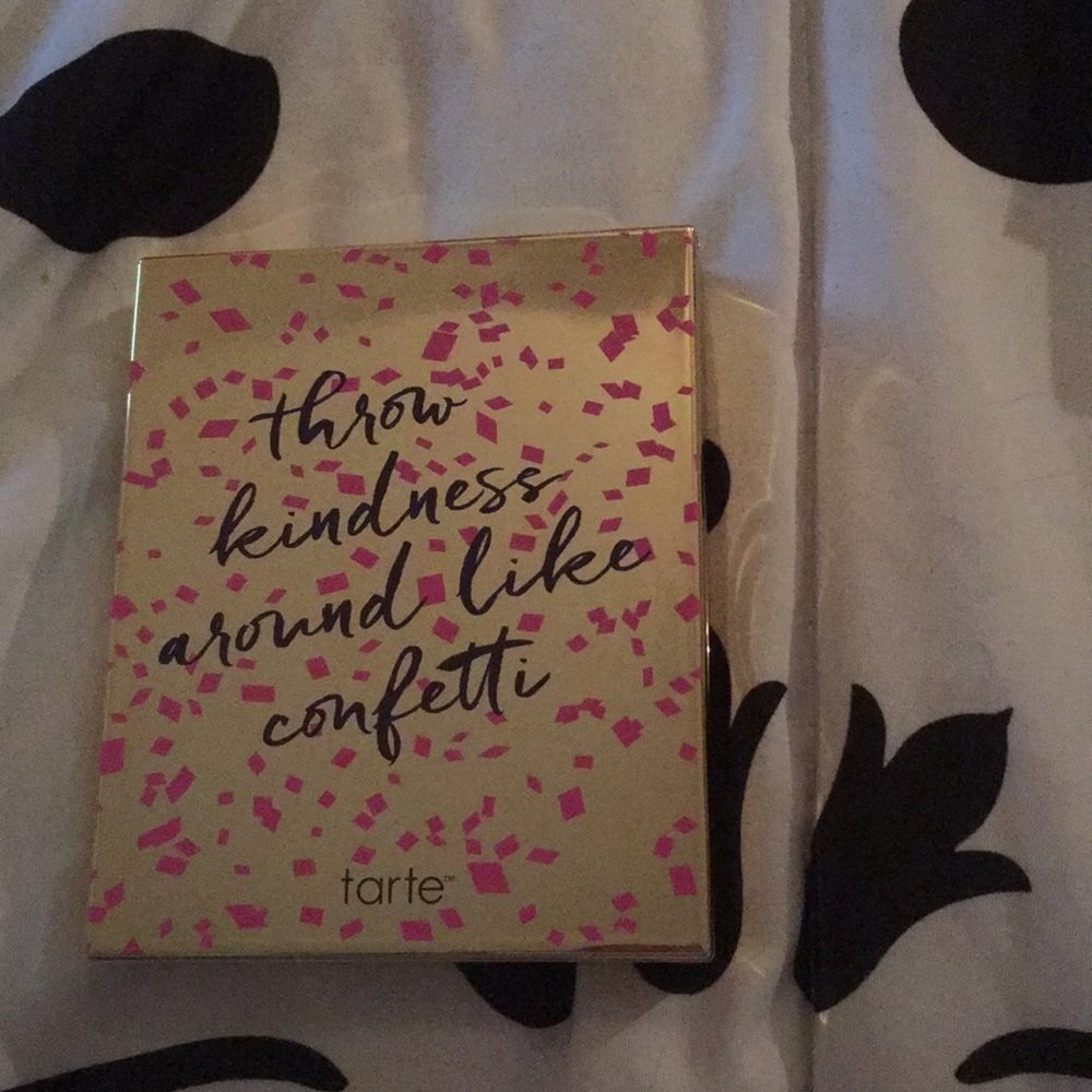 Lightly used, have too many eyeshadow palettes!